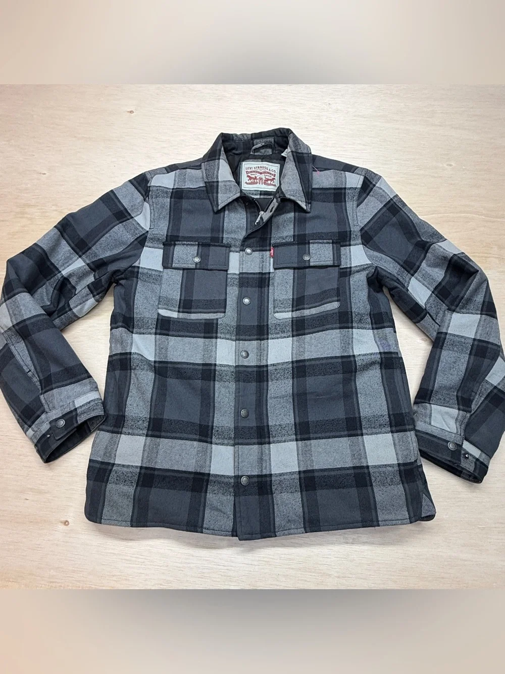 Levi's Men's Size M Quilted Lined Flannel Shirt Jacket Gray Black Plaid Shacket - Picture 2 of 10
